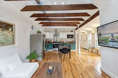 Image de Oak House Charleston 3br 2b in downtown. Enjoy peacefulness, history & comfort.