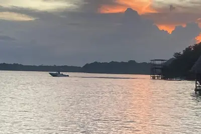 Image de Elegant Second Floor Laguna Milagros Apartment