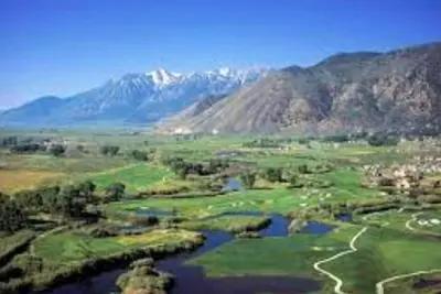 Image de Charming cottage with gorgeous mountain scenery.