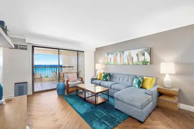 Image de Famous Waikiki Beach Tower 2br 2b Ocean View!