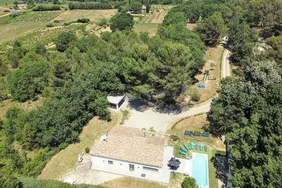 Image de Belle maison à Rognes avec WiFi