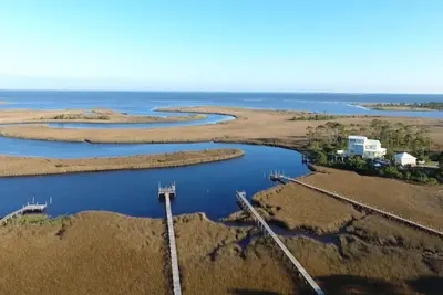 Image de Private and Peaceful Bayou Retreat Waterfront!