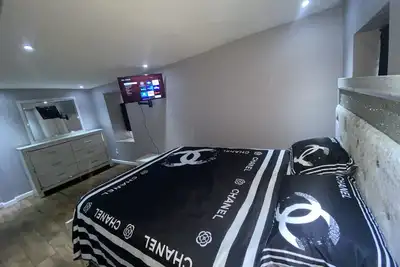 Image de Cheerful 3 Bedroom House With Fireplace and Game Room!