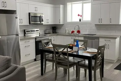 Image de Home away from home in a new upscale & highly desirable neighbourhood!