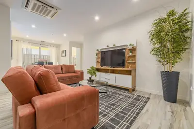 Image de PalmBeach 3br2ba Condo Close 2 Beach & Attractions