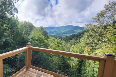 Image de Cozy Mountain Chalet with views, private setting! Near Wcu and Castle Ladyhawke