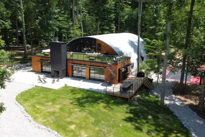 Image de The Holiday Hutt at Dale Hollow Lake-Close to Sunset, Bball Court, Movie Theater