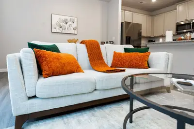 Image de Entire home+Modern+3br/2. 5b+8ppl getaway+Downtown