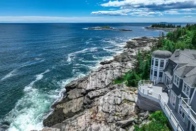 Image de Spectacular oceanfront retreat with amazing views, sunroom & washer/dryer