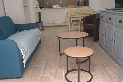 Image de Charmant T2 classé 3 étoiles situé au centre ville, à 3 kms des plages.