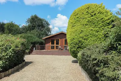 Image de 1 Hornbeam Lodge, family friendly, with hot tub in Narberth