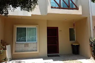 Image de Beautiful and cozy house in nice and quiet neigborhood, (5 min. from the Beach! )