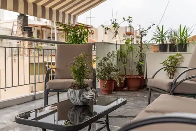 Image de Artistic apt in vibrant Gazi with large terrace by Ghh