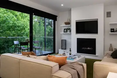 Saltus Two- luxury panoramic retreat