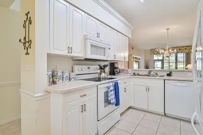 Image de Country Creek - First floor Condo with Golf!