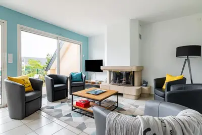 Image de Maison colorée avec jacuzzi - 300m de la plage