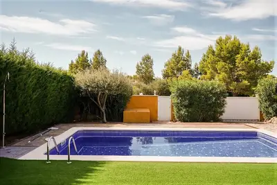 Image de \"Villa Bali\" avec piscine, terrasse et Wi-Fi.