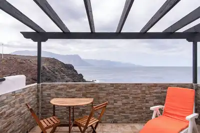 Image de Maison de vacances \"Faro de Sardina Frente al Mar\" avec vue sur la mer, piscine et Wi-Fi.