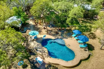 Image de Terracotta Retreat/ Sleeps 30!