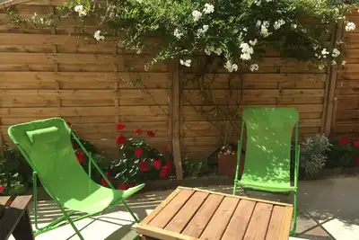 Image de Appartement climatisé en en rez-de-chaussée de chalet, à 200m de la plage