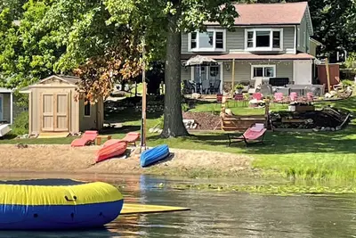 Image de Relaxing Retreat•Bella Lakehouse on Townline Lake\n