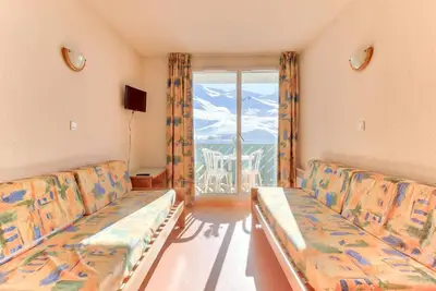 Image de 100m du centre station, terrasse, balcon, parking, télévision, casier à ski, 28m², Peyragudes