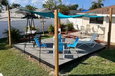 Image de New on Market! Beautiful family home close to beach, golf, tennis and shopping.