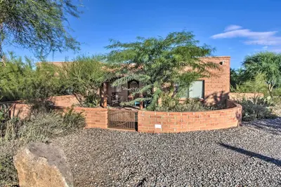 Image de Tucson Home - Hiking Trail Access On-Site!