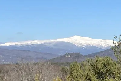 Image de Warm and inviting and only 1 mile from Attitash Ski Mountain!