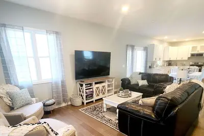 Image de Monroe House - 2 Minute Drive to Lake Michigan ● Pet Friendly ● Beach Access