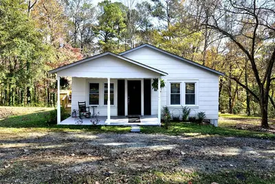 Image de Charming Country Cottage Retreat -  Walking distance to Downtown