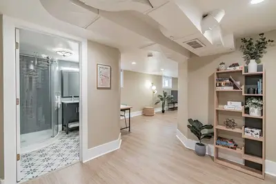 Image de Spacious daylight basement