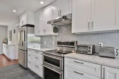 Image de Renovated 4br/2. 5ba Views Quiet large 2200 sq ft