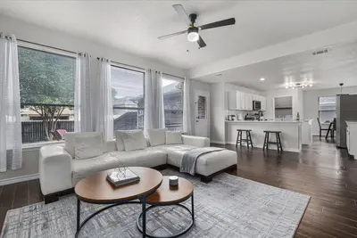 Image de Contemporary home in the heart of McKinney
