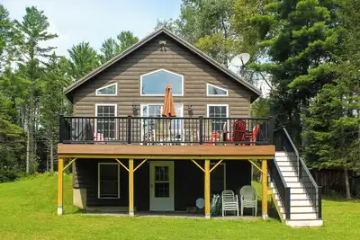 Image de Beagle Lodge - Four season getaway - with shared waterfront and snowmobile access from your door!