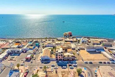 Image de Newly listed on Vrbo but superhost and 5 stars on ArBNB! !