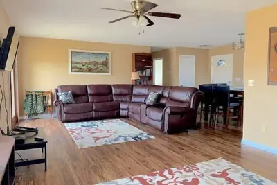 Image de Walker's Refuge- large family home, close to river trails