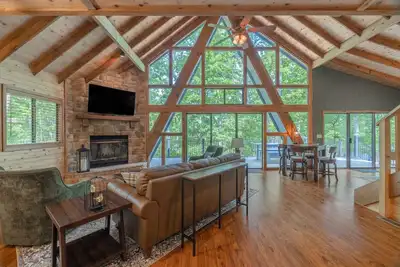 Image de Hideout in the Woods by Innsbrook Vacations!