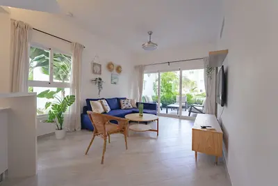 Image de Beautiful apartment a few steps from the beach.