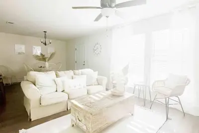 Image de No cleaning fee! Coastal Boho Townhouse central to beach-river-Whiting Field!