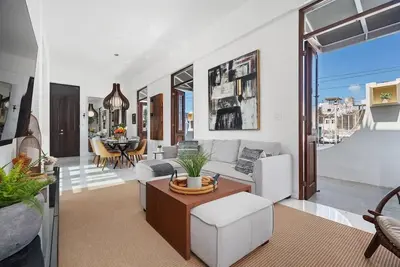 Image de Villa Gaudi | Modern and Luminous 2 Bedroom Penthouse in the Heart of Historic O