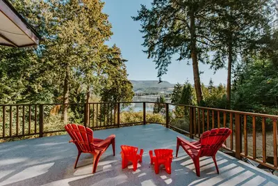 Image de Ocean view home located in the heart of Sechelt