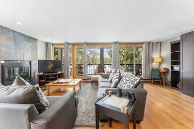 Image de Next to Keystone Lake, Close to Shops, Dining & Activities w/ Stunning Views