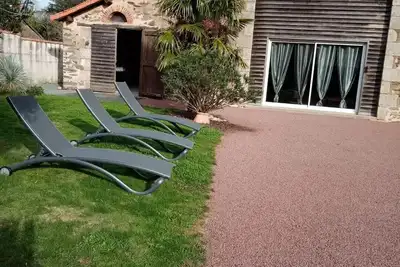 Image de Gîte le Marillet grange aménagée avec piscine couverte pour 9 pers, en Vendée.