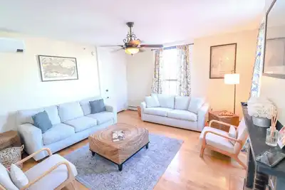 Image de Historic Brick Corner Apartment, off street parking