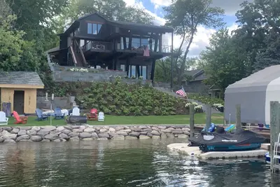 Image de Lake house with all the amenities, sauna, steam showers, heated floors, Josh Ai,