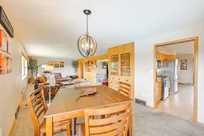 Image de Family-Friendly Yakima Escape w/ Yard & Pool!