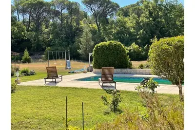 Image de Villa avec piscine au cœur de la Provence verte