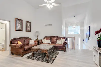 Image de Spacious duplex home in St. Joseph, Mo
