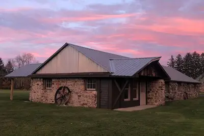 Image de Cozy up in this rustic Stone Lodge and relax by the fireplace